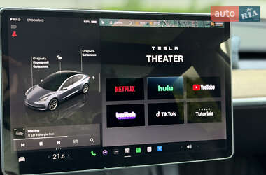 Седан Tesla Model 3 2022 в 