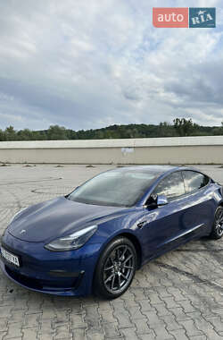 Седан Tesla Model 3 2021 в 