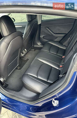 Седан Tesla Model 3 2021 в 