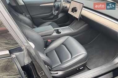 Седан Tesla Model 3 2023 в 