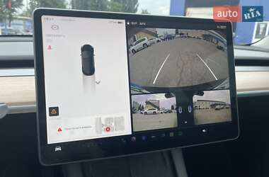 Седан Tesla Model 3 2023 в 