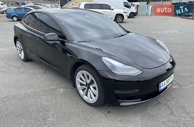 Седан Tesla Model 3 2023 в 