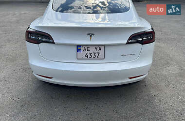 Седан Tesla Model 3 2021 в 