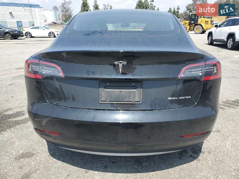 Седан Tesla Model 3 2022 в Киеве