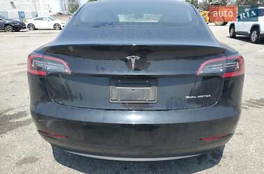 Седан Tesla Model 3 2022 в 