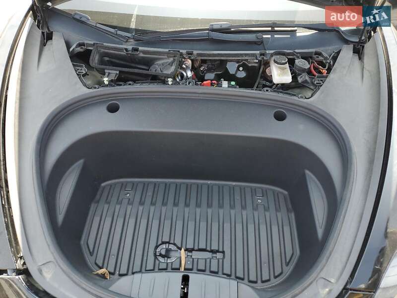 Седан Tesla Model 3 2022 в Киеве