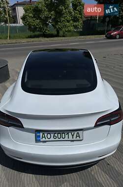 Седан Tesla Model 3 2021 в 