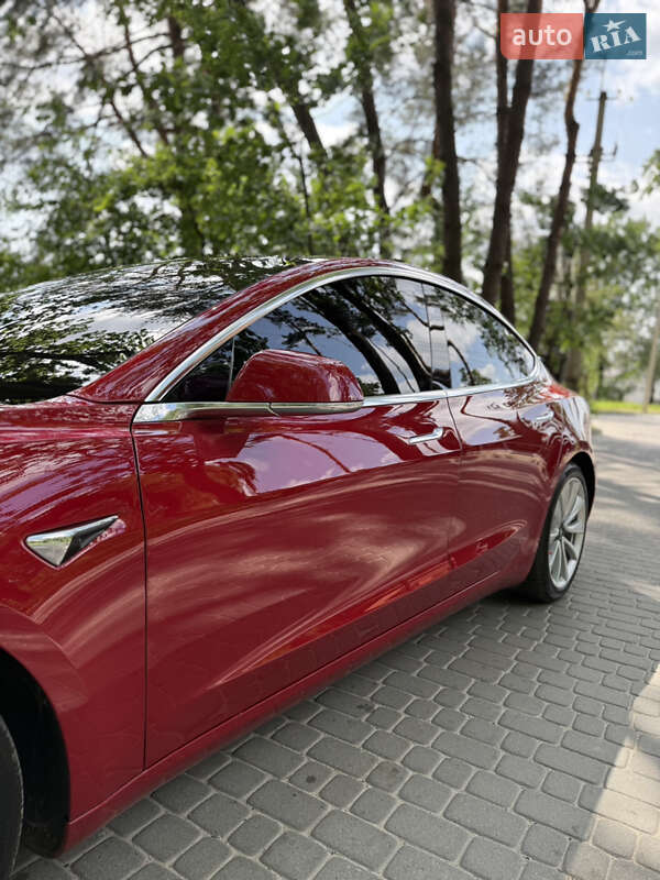 Седан Tesla Model 3 2018 в Львове