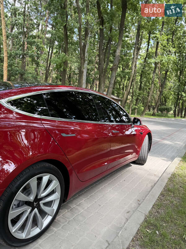 Седан Tesla Model 3 2018 в Львове