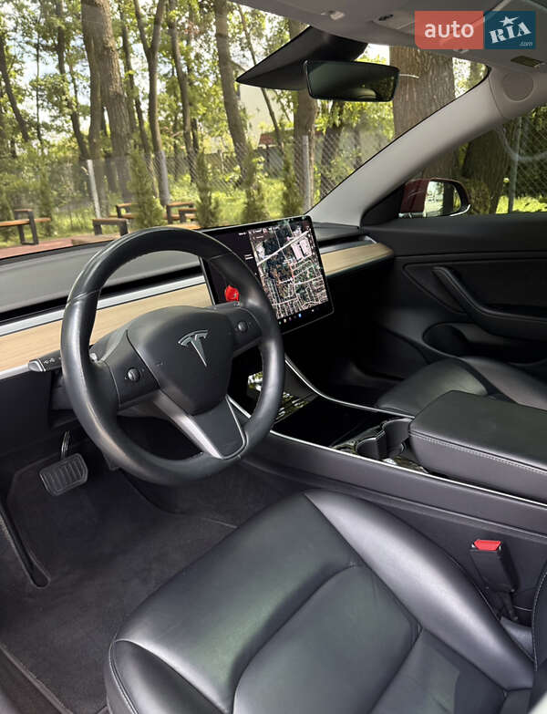 Седан Tesla Model 3 2018 в Львове