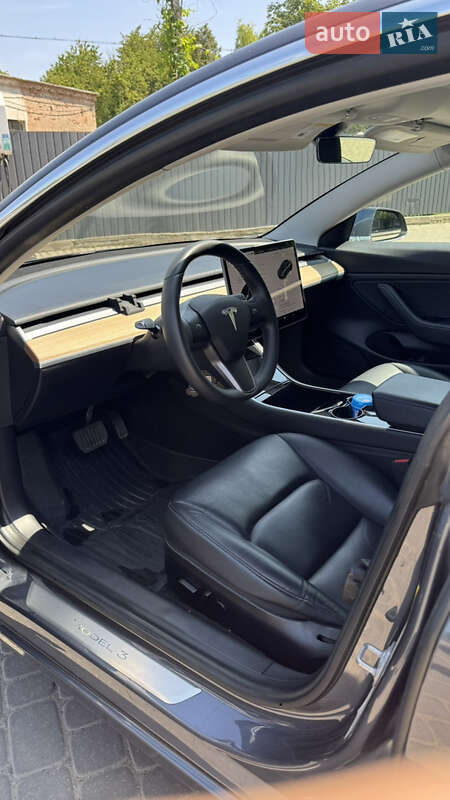 Седан Tesla Model 3 2020 в Ивано-Франковске