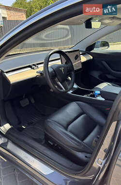 Седан Tesla Model 3 2020 в 