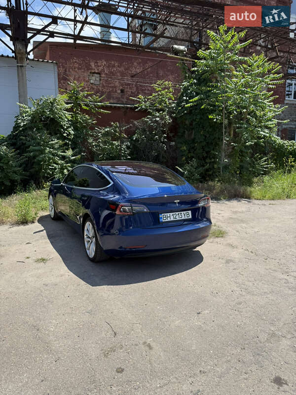 Седан Tesla Model 3 2018 в Одесі