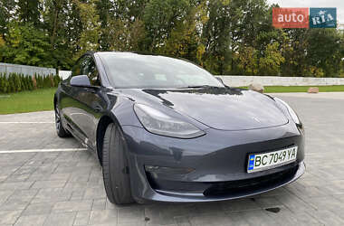 Седан Tesla Model 3 2022 в 