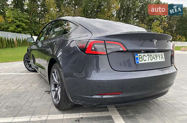Седан Tesla Model 3 2022 в 