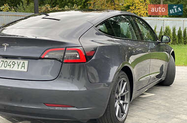 Седан Tesla Model 3 2022 в 
