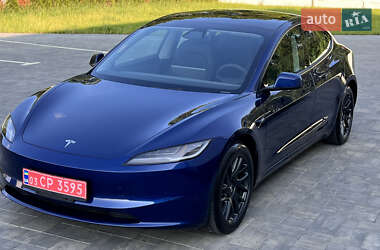 Седан Tesla Model 3 2024 в 