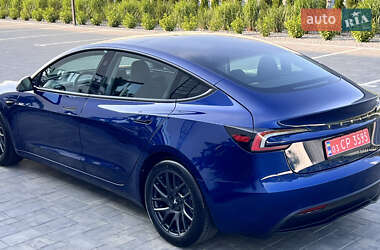 Седан Tesla Model 3 2024 в 