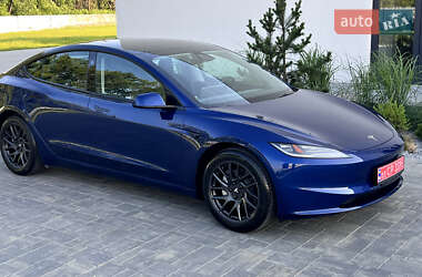 Седан Tesla Model 3 2024 в 
