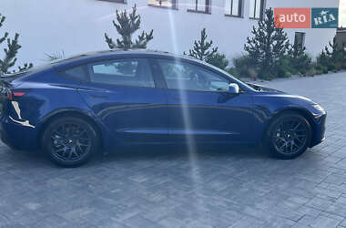 Седан Tesla Model 3 2024 в 