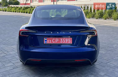 Седан Tesla Model 3 2024 в 