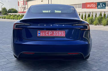 Седан Tesla Model 3 2024 в 