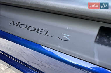 Седан Tesla Model 3 2024 в 