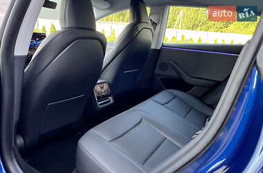 Седан Tesla Model 3 2024 в 