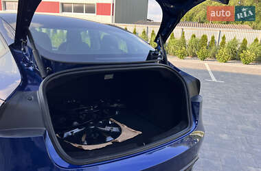 Седан Tesla Model 3 2024 в 