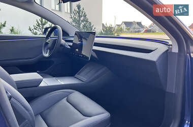 Седан Tesla Model 3 2024 в 