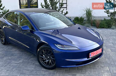 Седан Tesla Model 3 2024 в 