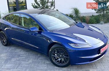 Седан Tesla Model 3 2024 в 