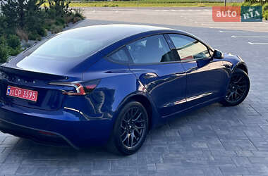 Седан Tesla Model 3 2024 в 