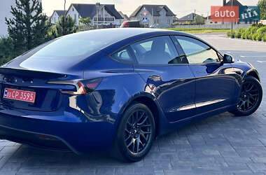 Седан Tesla Model 3 2024 в 