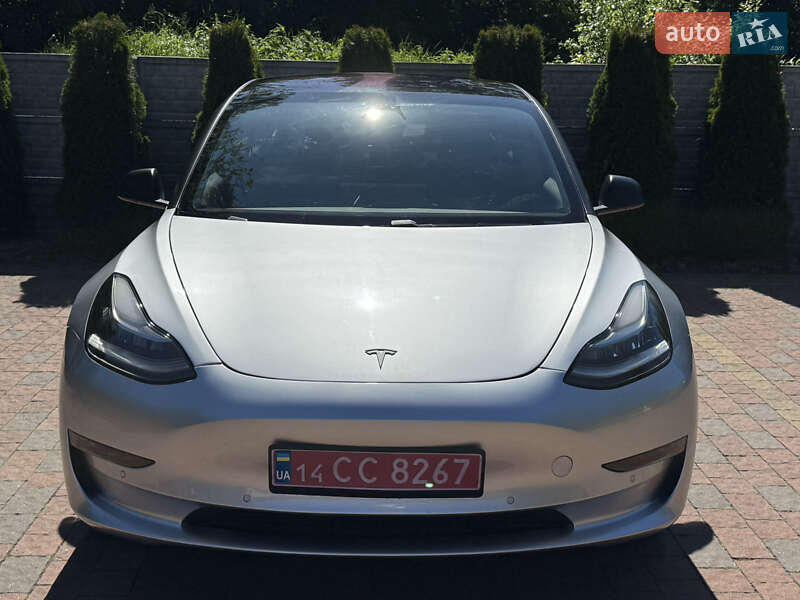 Седан Tesla Model 3 2018 в Львові