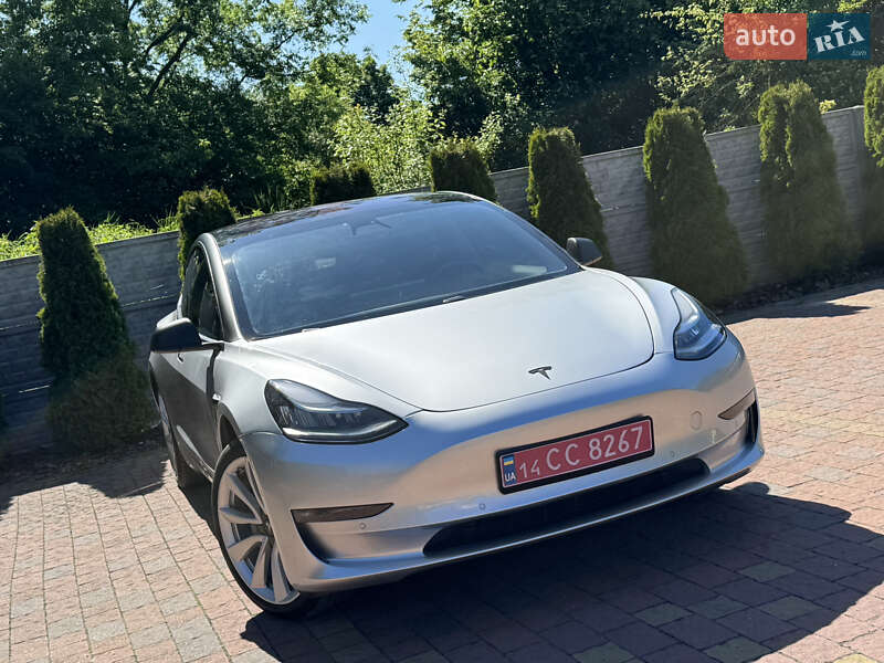 Седан Tesla Model 3 2018 в Львові