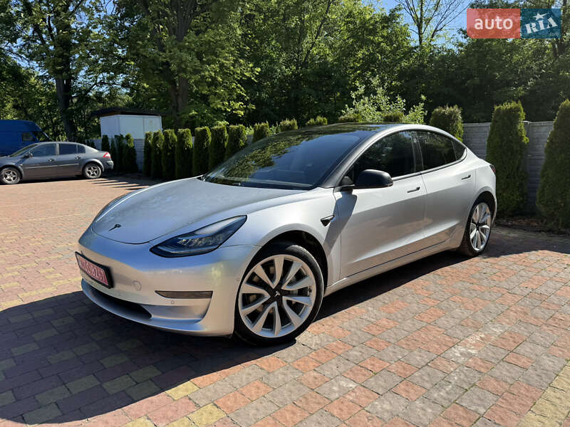 Седан Tesla Model 3 2018 в Львові