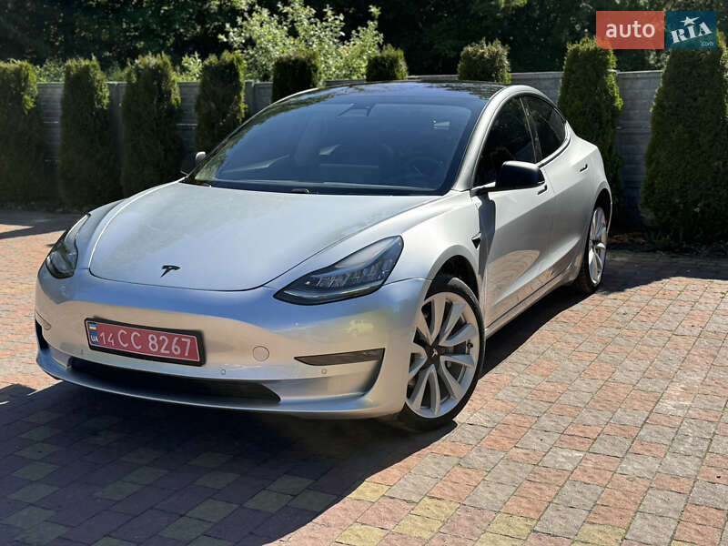 Седан Tesla Model 3 2018 в Львові