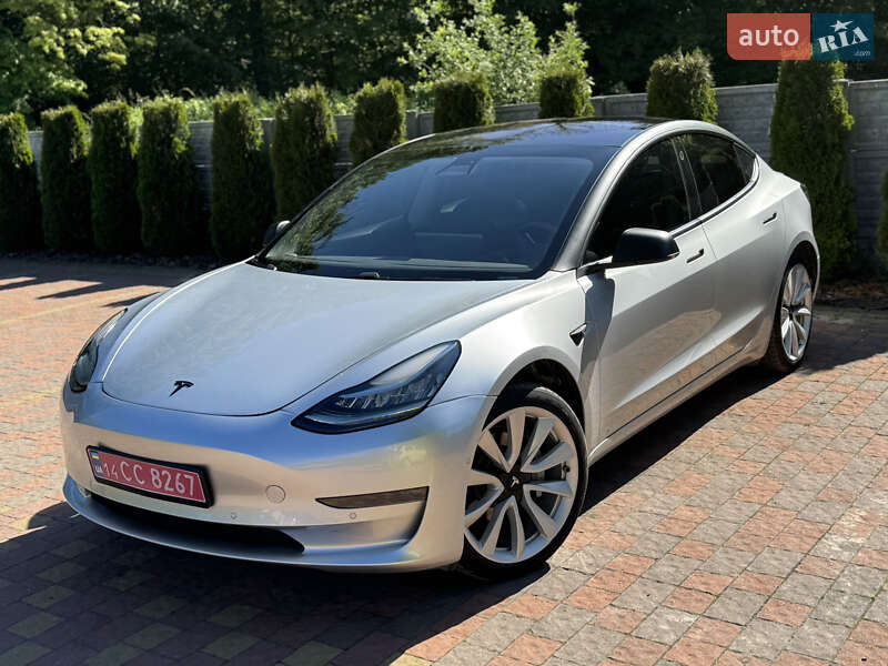 Седан Tesla Model 3 2018 в Львові