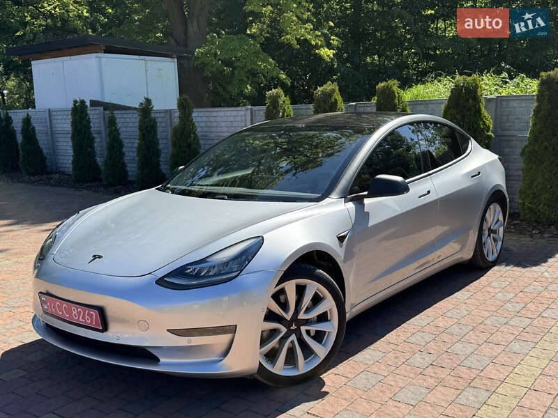 Седан Tesla Model 3 2018 в Львові