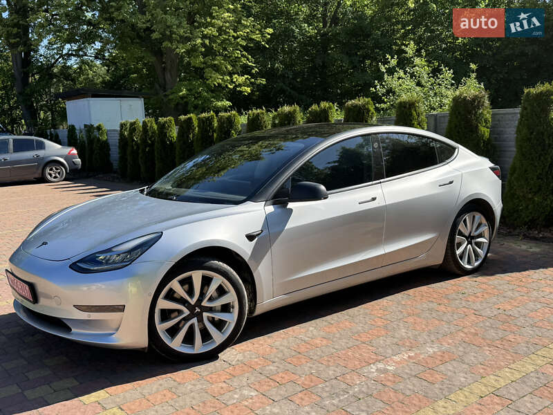 Седан Tesla Model 3 2018 в Львові