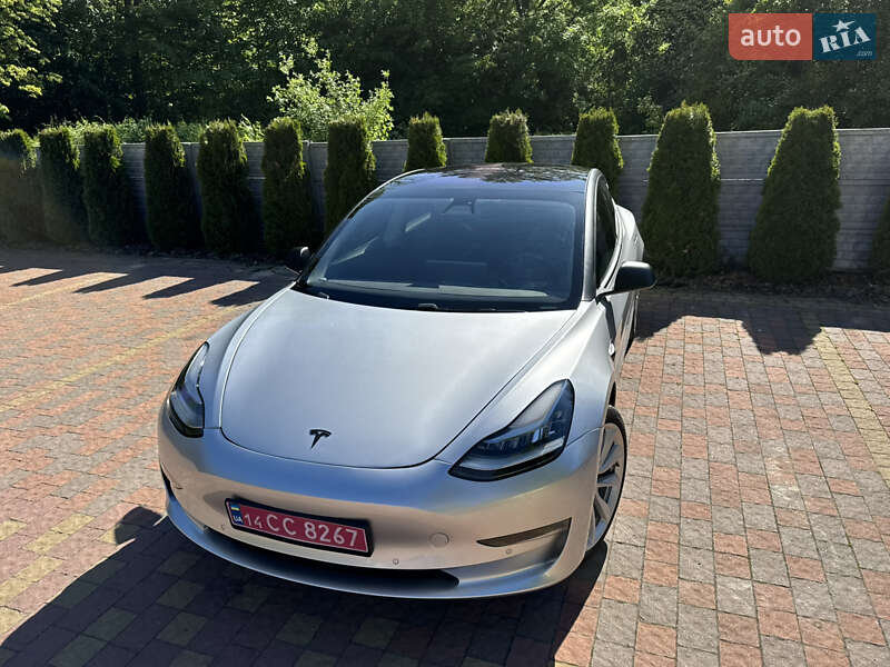 Седан Tesla Model 3 2018 в Львові
