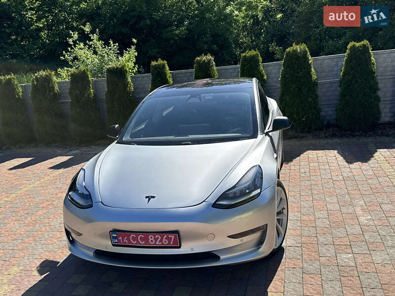 Седан Tesla Model 3 2018 в Львові