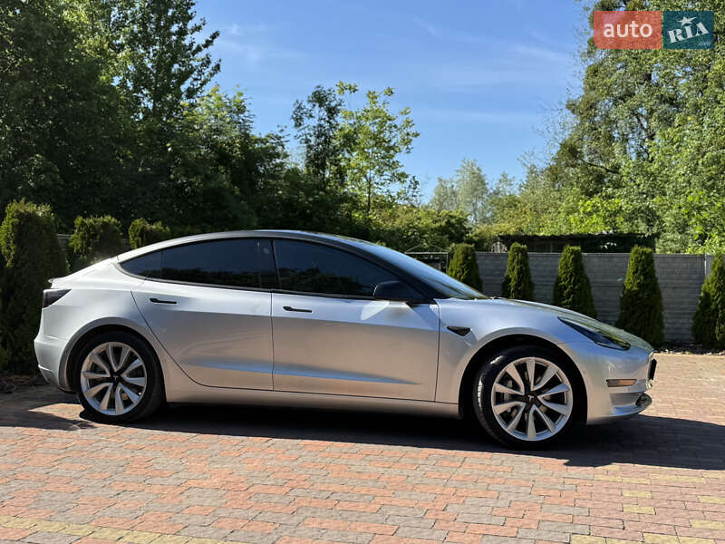 Седан Tesla Model 3 2018 в Львові