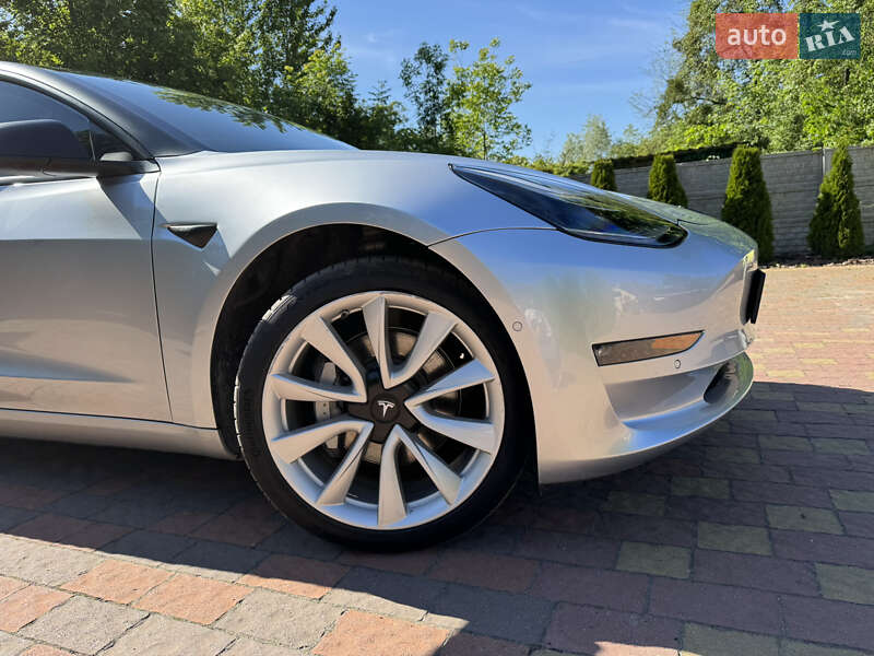 Седан Tesla Model 3 2018 в Львові