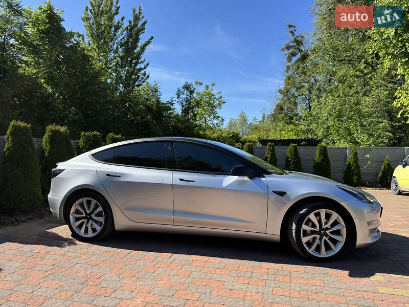 Седан Tesla Model 3 2018 в Львові