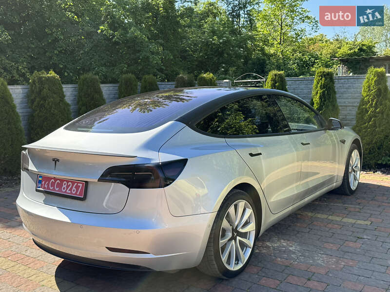 Седан Tesla Model 3 2018 в Львові