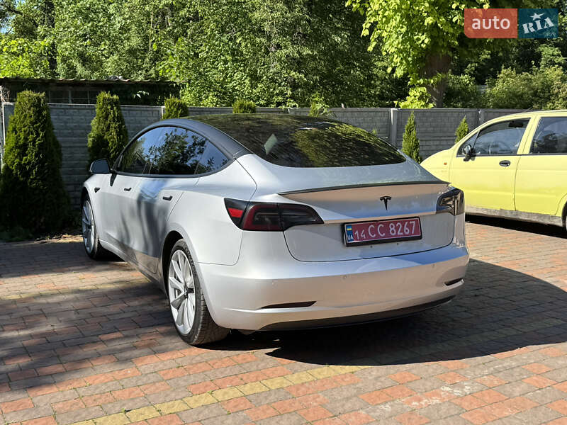 Седан Tesla Model 3 2018 в Львові