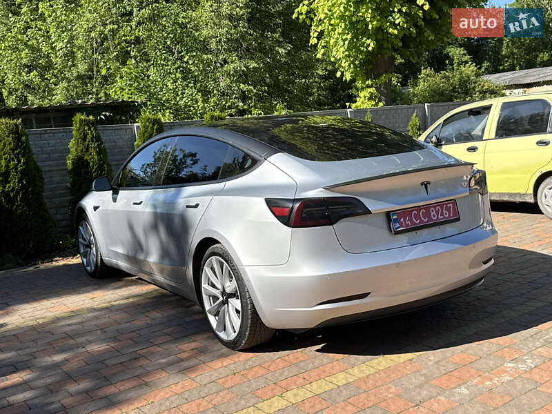 Седан Tesla Model 3 2018 в Львові