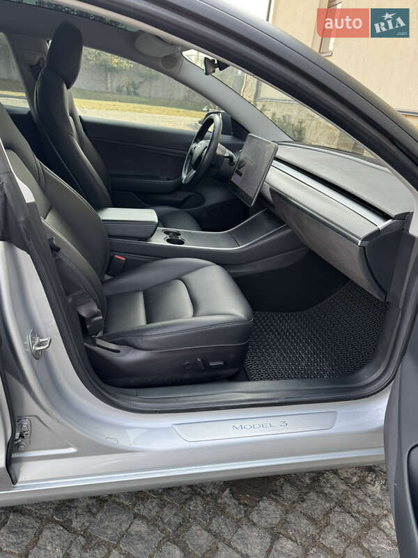 Седан Tesla Model 3 2018 в Львові